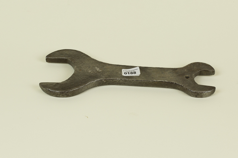 chiave fissa utilizzata smontaggio dei dadi meccanici